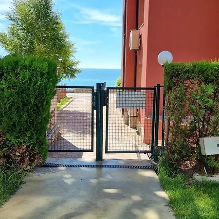 Oasis Deluxe By The Sea شقة